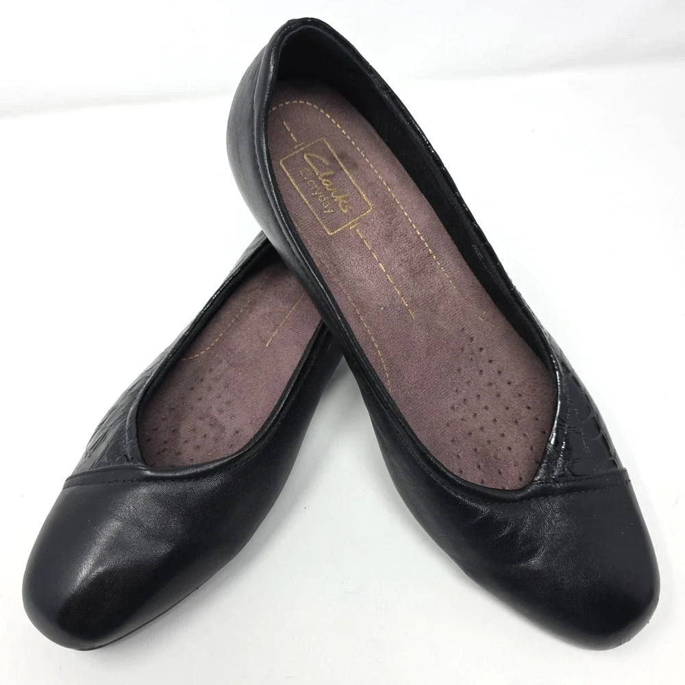 Clarks Comfort Pumps Womens 9.5M Black Leather Croc Embossed Low Heel Shoes